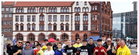 Boxen auf dem Friedensplatz