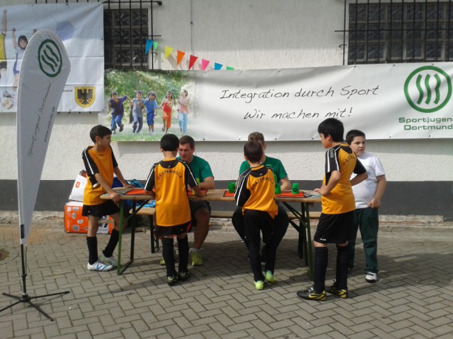 Kinder speedstacken beim Nordstadt-Cup